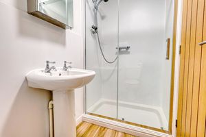 Ensuite- click for photo gallery